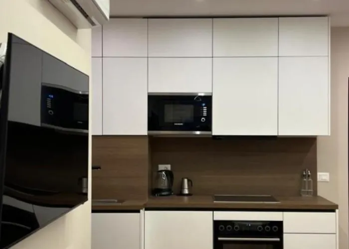 New In * ティラナ